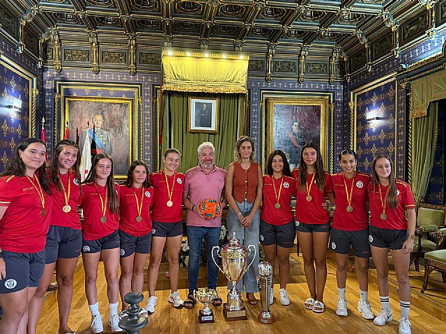 Recepción Oficial a las Campeonas de España de Fútbol Playa Juvenil en Casas Consistoriales