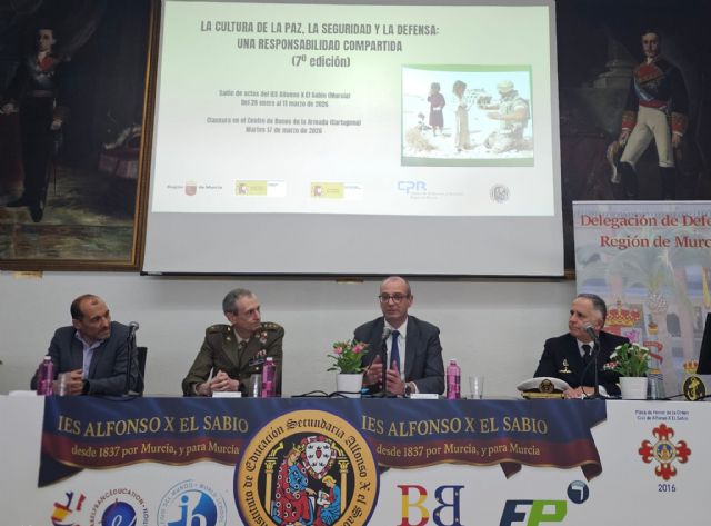 Una treintena de docentes se forman sobre paz, seguridad y defensa