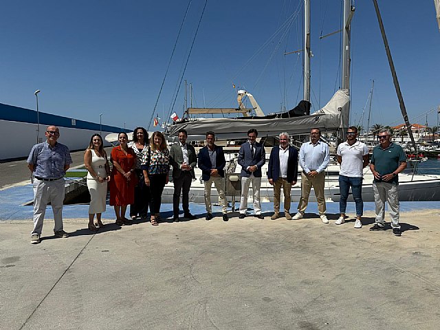 Ginés Campillo acompaña al consejero de Fomento en una visita institucional a los puertos del municipio