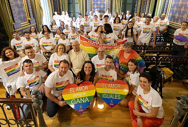 Mazarrón conmemora el Día Internacional del Orgullo LGTBIQ+ con un emotivo reconocimiento a referentes del colectivo
