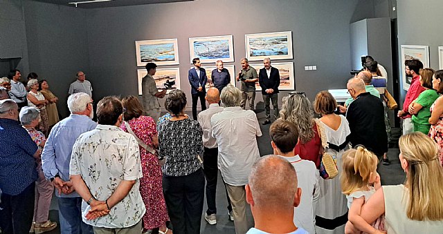 El alcalde de Mazarrón asiste como invitado de honor a la exposición “Susaña, paisaje detenido”
