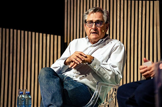 Ginés Campillo comparte coloquio con Paco Marhuenda, y los diputados murcianos Miriam Guardiola y Joaquín Martínez en Mares de Papel